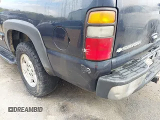 2004 Chevrolet Suburban LT with VIN 1GNEC16ZX4J331121, listed as a IAAI auction lot 41929290 with 293,849 mi miles. Bid and sale history available at carsss.com. Image 15.