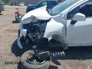 2020 Chevrolet Trax LS z VIN KL7CJKSB9LB051684, wystawiony jako IAAI lot #42279789 z przebiegiem 53 014 mil mil oraz . Historia ofert i sprzedaży dostępna na DreamBid. Obrazek 6.