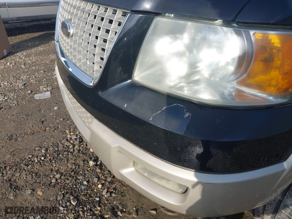 2005 Ford Expedition Eddie Bauer with VIN 1FMPU17585LA49135, listed as a IAAI auction lot 41121522 with 1 mi miles. Bid and sale history available at carsss.com. Image 12.