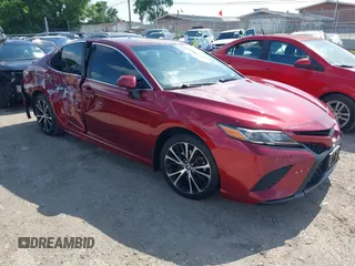 2018 Toyota Camry LE с VIN 4T1B11HK2JU672813, выставлен на аукционе IAAI как лот 42528284 с пробегом 93 772 миль миль и . История ставок и продаж доступна на DreamBid. Изображение 1.
