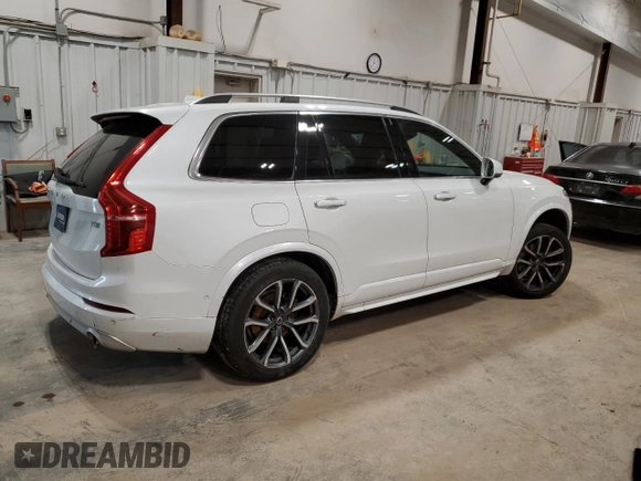 2018 Volvo XC90 Momentum z VIN YV4102PK4J1375017, wystawiony jako Copart lot #50607525 z przebiegiem 125 218 mil mil oraz Nie do naprawy • Non repairable. Historia ofert i sprzedaży dostępna na DreamBid. Obrazek 3.