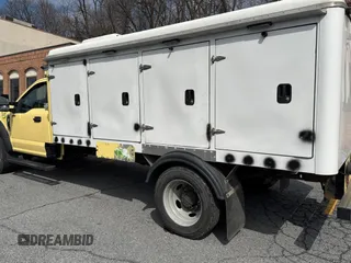2019 Ford F-550 XL with VIN 1FDUF5GY0KEE44280, listed as a Copart auction lot 49088025 with 69,433 mi miles and Clean Title. Bid and sale history available at carsss.com. Image 3.