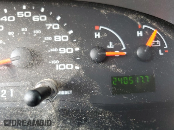 2008 Ford Econoline Passenger XL with VIN 1FBSS31L38DA39249, listed as a Copart auction lot 58163155 with 240,517 mi miles and Salvage title. Bid and sale history available at DreamBid. Image 9.