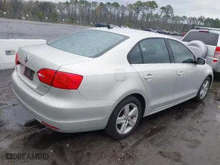 2011 Volkswagen Jetta Sedan TDI with VIN 3VWLL7AJ7BM082097, listed as a IAAI auction lot 41659027 with 117,083 mi miles. Bid and sale history available at carsss.com. Image 4.