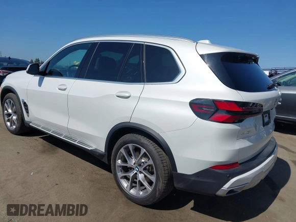 2025 BMW X5 xDrive40i z VIN 5UX23EU03S9Z14103, wystawiony jako IAAI lot #42519767 z przebiegiem 2 983 mil mil oraz . Historia ofert i sprzedaży dostępna na DreamBid. Obrazek 3.