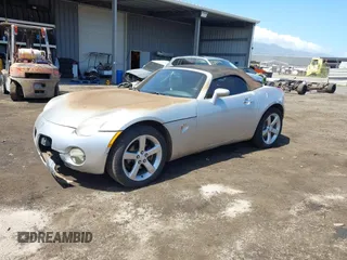 2007 Pontiac Solstice z VIN 1G2MB35B37Y137084, wystawiony jako IAAI lot #41751483 z przebiegiem 68 241 mil mil oraz . Historia ofert i sprzedaży dostępna na DreamBid. Obrazek 18.