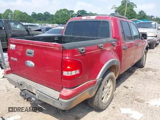 2010 Ford Explorer Sport Trac XLT z VIN 1FMEU3BE8AUA41454, wystawiony jako IAAI lot #42250096 z przebiegiem 177 269 mil mil oraz . Historia ofert i sprzedaży dostępna na DreamBid. Obrazek 4.