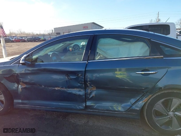 2016 Hyundai Sonata Hybrid Limited with VIN KMHE34L13GA031283, listed as a IAAI auction lot 41476714 with 75,131 mi miles. Bid and sale history available at carsss.com. Image 14.