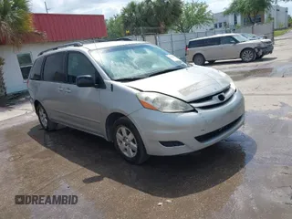 2007 Toyota Sienna CE with VIN 5TDZK23C37S095955, listed as a IAAI auction lot 41896803 with 303,595 mi miles. Bid and sale history available at carsss.com. Image 1.