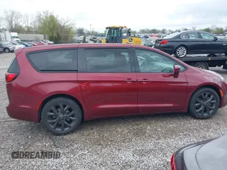 2020 Chrysler Pacifica Touring with VIN 2C4RC1FG2LR126671, listed as a IAAI auction lot 41922148 with 91,154 mi miles and . Bid and sale history available at DreamBid. Image 13.