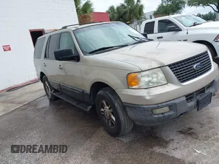 2004 Ford Expedition Special Service with VIN 1FMPU16L24LA37285, listed as a IAAI auction lot 41865431 with 244,616 mi miles. Bid and sale history available at carsss.com. Image 1.