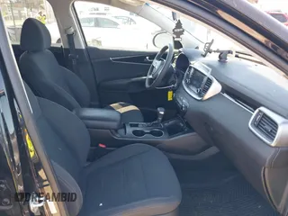 2019 Kia Sorento L with VIN 5XYPG4A32KG533121, listed as a IAAI auction lot 41762827 with 96,026 mi miles. Bid and sale history available at carsss.com. Image 5.