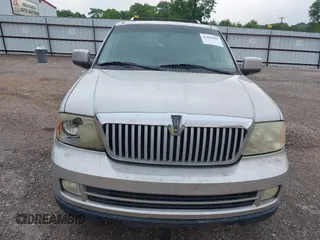 2005 Lincoln Navigator Luxury with VIN 5LMFU27585LJ15553, listed as a IAAI auction lot 42090461 with 243,871 mi miles. Bid and sale history available at carsss.com. Image 12.