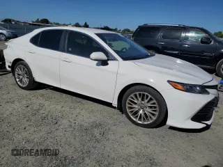 2018 Toyota Camry LE z VIN JTNB11HK2J3001972, wystawiony jako Copart lot #58079565 z przebiegiem 90 841 mil mil oraz Szkoda całkowita • Salvage title. Historia ofert i sprzedaży dostępna na DreamBid. Obrazek 4.