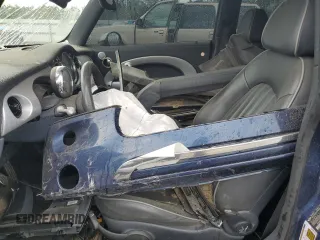 2006 MINI Hardtop S z VIN WMWRE335X6TL20674, wystawiony jako Copart lot #51828915 z przebiegiem Nie podano mil oraz Nie do naprawy • Non repairable. Historia ofert i sprzedaży dostępna na DreamBid. Obrazek 7.