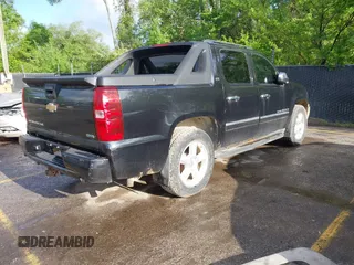 2010 Chevrolet Avalanche LTZ with VIN 3GNVKGE07AG147633, listed as a IAAI auction lot 42154619 with 171,420 mi miles. Bid and sale history available at carsss.com. Image 4.
