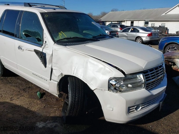 2013 Lincoln Navigator with VIN 5LMJJ2H57DEL08622, listed as a IAAI auction lot 41759357 with 157,131 mi miles. Bid and sale history available at carsss.com. Image 6.