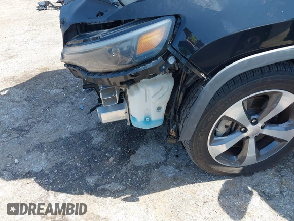 2019 Jeep Cherokee Limited with VIN 1C4PJLDX4KD439914, listed as a IAAI auction lot 42384981 with 52,470 mi miles and . Bid and sale history available at DreamBid. Image 6.