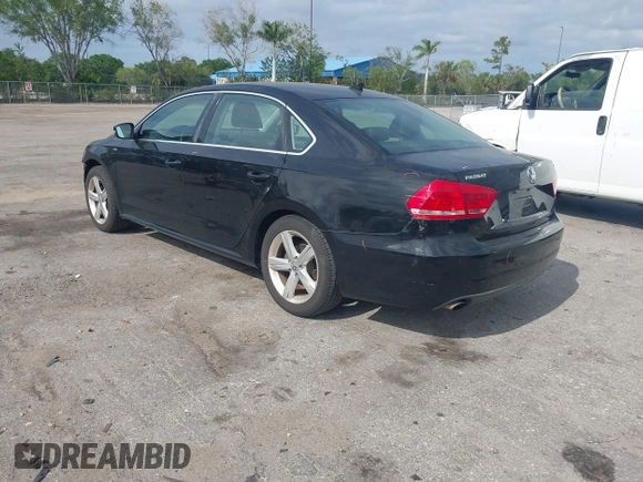 2014 Volkswagen Passat S z VIN 1VWAT7A30EC041728, wystawiony jako IAAI lot #42102295 z przebiegiem 94 768 mil mil oraz . Historia ofert i sprzedaży dostępna na DreamBid. Obrazek 3.
