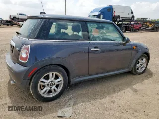 2012 MINI Hardtop z VIN WMWSU3C5XCT261707, wystawiony jako Copart lot #59939565 z przebiegiem 52 509 mil mil oraz Szkoda całkowita • Salvage title. Historia ofert i sprzedaży dostępna na DreamBid. Obrazek 3.