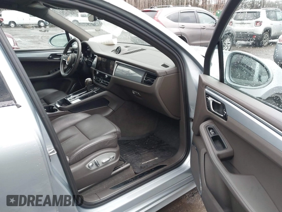 2022 Porsche Macan Turbo with VIN WP1AF2A52NLB31072, listed as a IAAI auction lot 41444252 with 38,595 mi miles and . Bid and sale history available at DreamBid. Image 5.