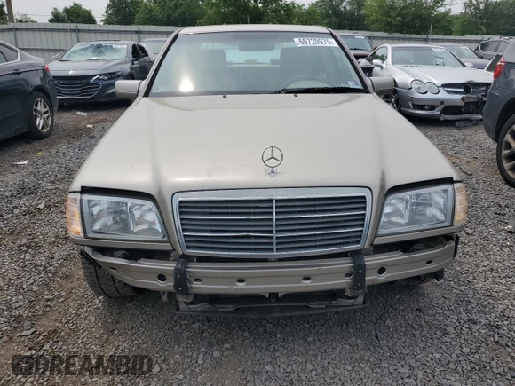 1998 Mercedes-Benz C 230/260/280/320 z VIN WDBHA23G8WA648546, wystawiony jako Copart lot #60720975 z przebiegiem 110 926 mil mil oraz Szkoda całkowita • Salvage title. Historia ofert i sprzedaży dostępna na DreamBid. Obrazek 5.