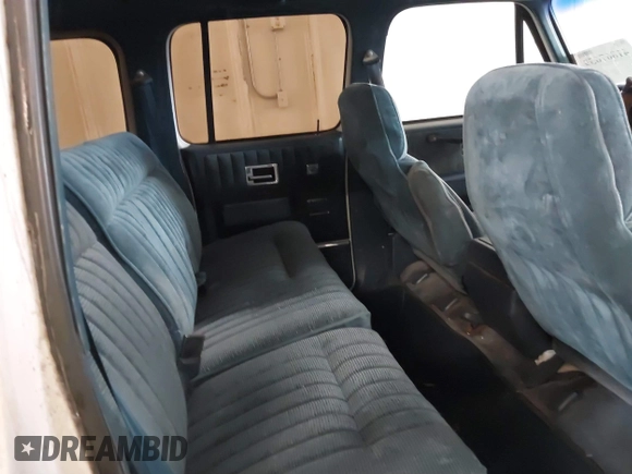 1989 Chevrolet Suburban z VIN 1GNEV16K2KF127586, wystawiony jako IAAI lot #41867659 z przebiegiem 71 373 mil mil oraz . Historia ofert i sprzedaży dostępna na DreamBid. Obrazek 8.