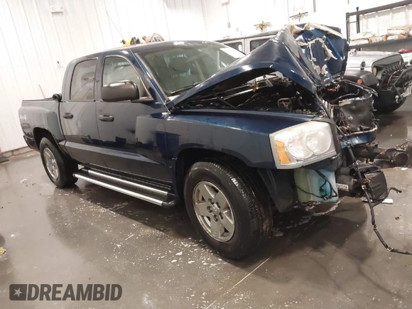 2005 Dodge Dakota SLT with VIN 1D7HW48N45S275932, listed as a IAAI auction lot 41763401 with 100,819 mi miles. Bid and sale history available at carsss.com. Image 1.