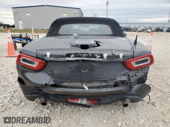 2017 FIAT 124 Spider Elaborazione Abarth z VIN JC1NFAEK4H0127606, wystawiony jako Copart lot #88480585 z przebiegiem 43 786 mil mil oraz Szkoda całkowita • Salvage title. Historia ofert i sprzedaży dostępna na DreamBid. Obrazek 6.