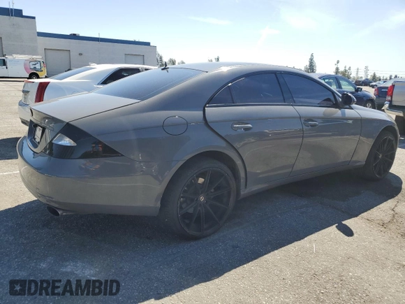 2006 Mercedes-Benz CLS 500 z VIN WDDDJ75X86A026870, wystawiony jako Copart lot #49891485 z przebiegiem 86 604 mil mil oraz Szkoda całkowita • Salvage title. Historia ofert i sprzedaży dostępna na DreamBid. Obrazek 3.