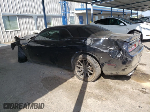 2016 Dodge Challenger R/T Scat Pack z VIN 2C3CDZFJ3GH284689, wystawiony jako Copart lot #54417855 z przebiegiem 139 940 mil mil oraz Szkoda całkowita • Salvage title. Historia ofert i sprzedaży dostępna na DreamBid. Obrazek 2.