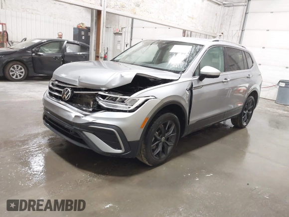 2024 Volkswagen Tiguan SE with VIN 3VV2B7AXXRM098733, listed as a IAAI auction lot 42544697 with 26,034 mi miles and . Bid and sale history available at DreamBid. Image 2.