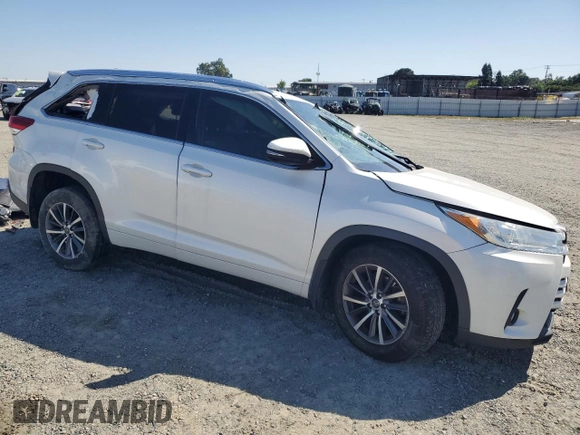 2018 Toyota Highlander SE with VIN 5TDKZRFH9JS528795, listed as a Copart auction lot 54453665 with 114,004 mi miles and Salvage title. Bid and sale history available at DreamBid. Image 4.