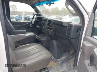 2017 GMC Savana Cargo z VIN 1GTW7AFF8H1130346, wystawiony jako IAAI lot #40884442 z przebiegiem 146 914 mil mil oraz . Historia ofert i sprzedaży dostępna na DreamBid. Obrazek 5.