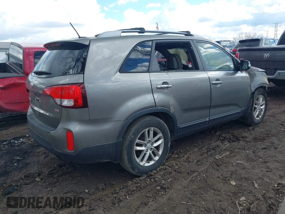 2014 Kia Sorento LX with VIN 5XYKT4A62EG501290, listed as a IAAI auction lot 41674127 with 130,772 mi miles. Bid and sale history available at carsss.com. Image 4.