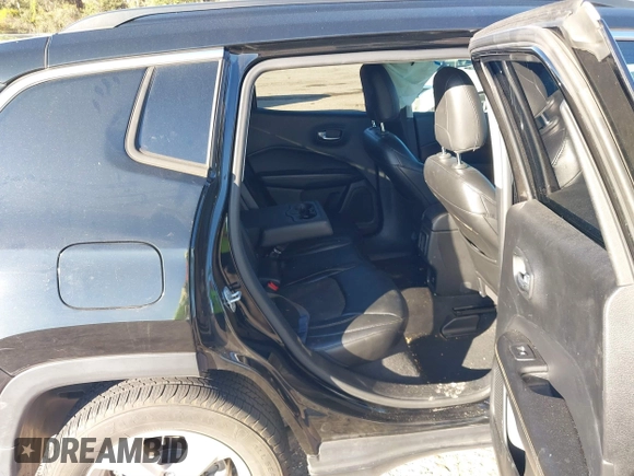 2018 Jeep Compass Latitude with VIN 3C4NJCBB1JT467953, listed as a IAAI auction lot 41254646 with 88,322 mi miles. Bid and sale history available at carsss.com. Image 8.
