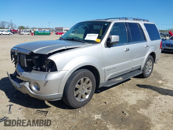2004 Lincoln Navigator Luxury z VIN 5LMFU27R34LJ05952, wystawiony jako IAAI lot #41853172 z przebiegiem 268 889 mil mil oraz . Historia ofert i sprzedaży dostępna na DreamBid. Obrazek 18.