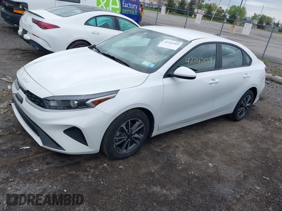 2023 Kia Forte LXS z VIN 3KPF24AD9PE657457, wystawiony jako IAAI lot #42242569 z przebiegiem 11 250 mil mil oraz . Historia ofert i sprzedaży dostępna na DreamBid. Obrazek 17.
