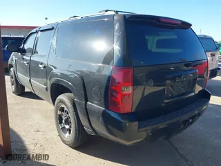 2007 Chevrolet Suburban LT with VIN 3GNFC16077G301103, listed as a IAAI auction lot 41673885 with 196,962 mi miles. Bid and sale history available at carsss.com. Image 3.