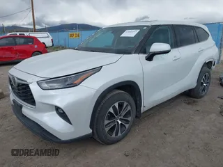 2022 Toyota Highlander XLE with VIN 5TDGZRBHXNS234405, listed as a IAAI auction lot 42045237 with 49,875 mi miles and . Bid and sale history available at DreamBid. Image 18.