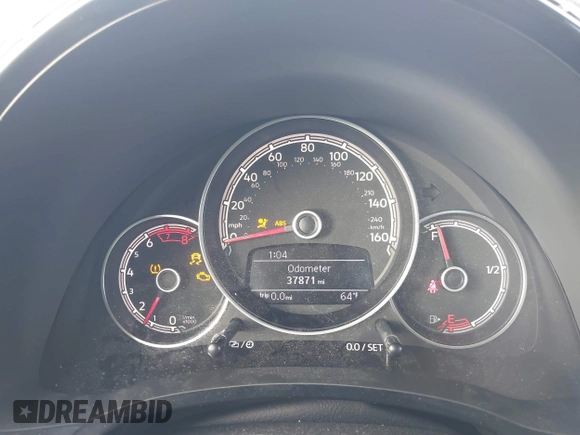 2018 Volkswagen Beetle S z VIN 3VWFD7AT5JM710121, wystawiony jako IAAI lot #41264655 z przebiegiem 37 871 mil mil oraz . Historia ofert i sprzedaży dostępna na DreamBid. Obrazek 7.
