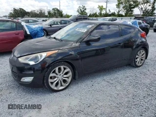 2013 Hyundai Veloster w/Black Int z VIN KMHTC6ADXDU157196, wystawiony jako Copart lot #58091015 z przebiegiem 136 201 mil mil oraz Szkoda całkowita • Salvage title. Historia ofert i sprzedaży dostępna na DreamBid. Obrazek 1.