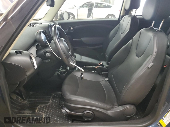 2011 MINI Hardtop with VIN WMWSU3C54BT184251, listed as a Copart auction lot 59298135 with 123,864 mi miles and Salvage title. Bid and sale history available at DreamBid. Image 7.