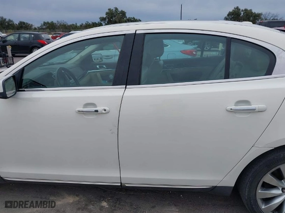 2013 Lincoln MKS with VIN 1LNHL9DK5DG612908, listed as a IAAI auction lot 41373512 with 238003 miles. Bid and sale history available at carsss.com. Image 14.