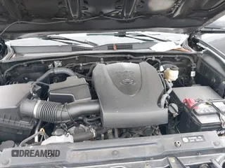 2017 Toyota Tacoma SR5 z VIN 3TMAZ5CN7HM045752, wystawiony jako IAAI lot #42057874 z przebiegiem 89 898 mil mil oraz . Historia ofert i sprzedaży dostępna na DreamBid. Obrazek 10.