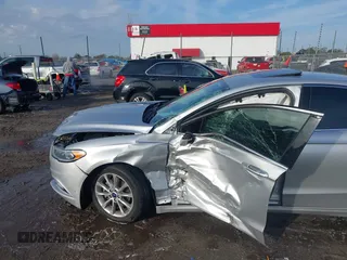 2017 Ford Fusion SE z VIN 3FA6P0HD4HR118826, wystawiony jako IAAI lot #40743513 z przebiegiem 130 038 mil mil oraz . Historia ofert i sprzedaży dostępna na DreamBid. Obrazek 17.
