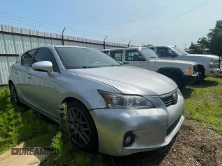 2011 Lexus CT 200h z VIN JTHKD5BH5B2015337, wystawiony jako Copart lot #59417405 z przebiegiem 166 867 mil mil oraz Tytuł czysty. Historia ofert i sprzedaży dostępna na DreamBid. Obrazek 1.
