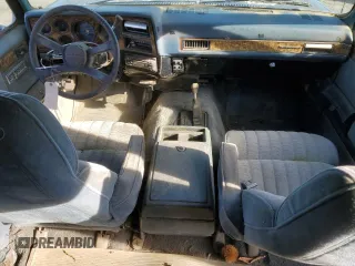 1991 Chevrolet Suburban z VIN 1GNGV26K1MF104219, wystawiony jako Copart lot #87527045 z przebiegiem 189 345 mil mil oraz Czysty tytuł • Clean title. Historia ofert i sprzedaży dostępna na DreamBid. Obrazek 8.