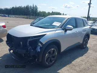 2024 Nissan Rogue SV z VIN 5N1BT3BA4RC678510, wystawiony jako IAAI lot #42408399 z przebiegiem 32 966 mil mil oraz . Historia ofert i sprzedaży dostępna na DreamBid. Obrazek 2.