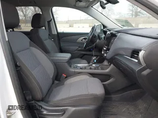 2018 Chevrolet Traverse LT Cloth z VIN 1GNEVGKW8JJ167095, wystawiony jako IAAI lot #41479356 z przebiegiem 98 615 mil mil oraz . Historia ofert i sprzedaży dostępna na DreamBid. Obrazek 5.